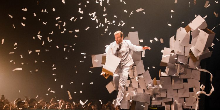 De tirar o fôlego! Fuerza Bruta desembarca em Curitiba para temporada inédita