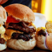 Dia do Hambúrguer! 10 burgers pra você pedir por delivery