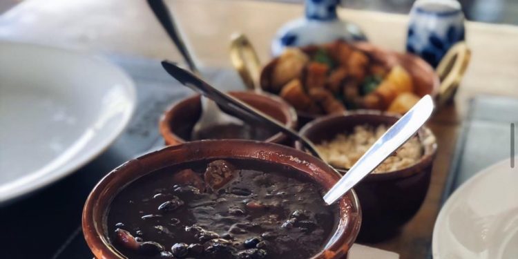 10 lugares para pedir feijoada no sábado