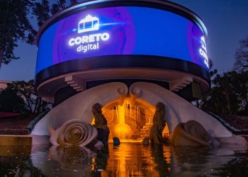 Passeio Público reabre com cinema ao ar livre