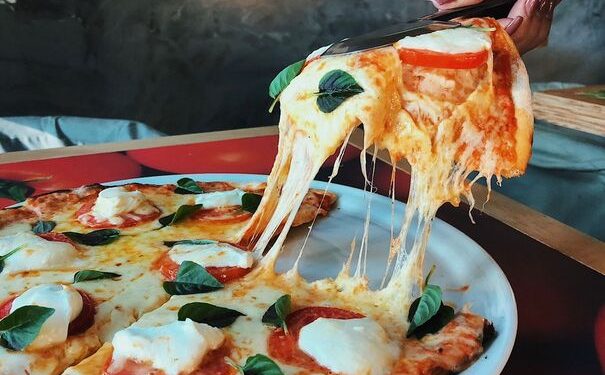 LUGARES DO TOUR PARA COMER PIZZA