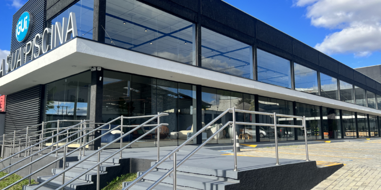 Piscinas em Curitiba: iGUi Piscinas abre nova Loja-Conceito