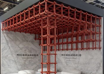 Paisagista transforma Mármore Branco Michelangelo em oásis de tranquilidade para a Expo Revestir 2024