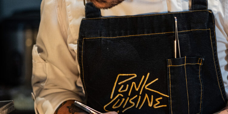 Punk Cuisine revela novo menu com degustação inovadora e sabores únicos