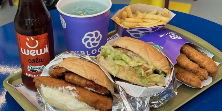 Fast food que tem Xuxa como sócia abre em Curitiba