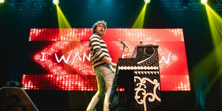 Gláucio Cristelo leva Piano Rock a Curitiba