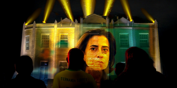 Oscar na fachada do Cine Passeio