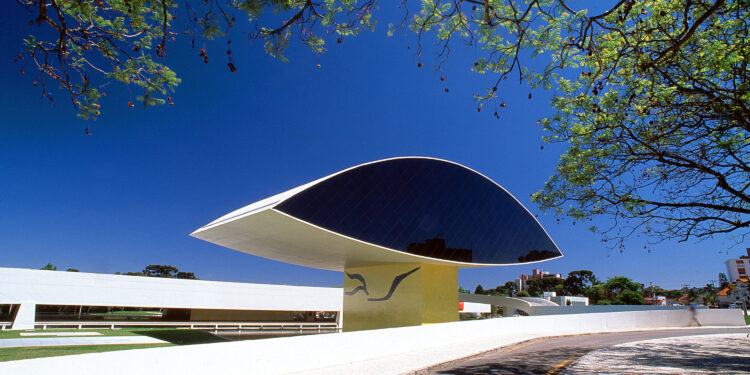 Tudo o que o MON tem para oferecer em um passeio cheio de arte e cultura