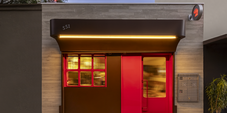 Do balcão ao brinde: Testarossa é o novo bar do melhor bartender do Brasil