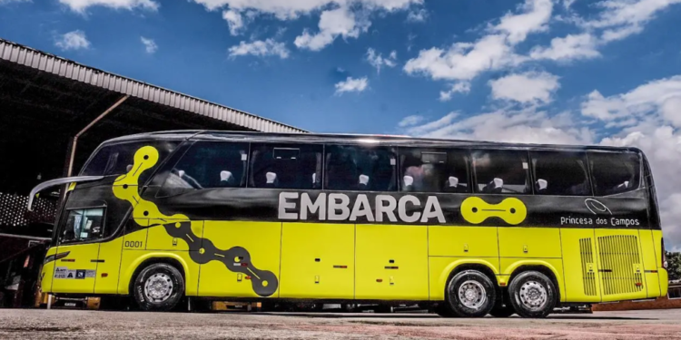 Viajar de ônibus nunca foi tão fácil: conheça o Embarca.ai e aproveite as férias com desconto