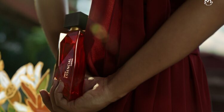 Natura lança Essencial Safran e transforma perfume em encontro de culturas