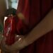 Natura lança Essencial Safran e transforma perfume em encontro de culturas