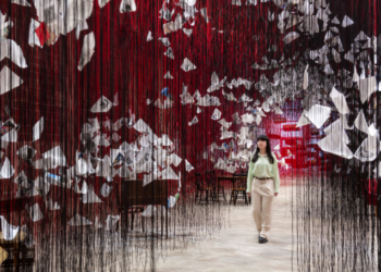 Você pode fazer parte de uma obra da Chiharu Shiota na 16ª Bienal de Curitiba