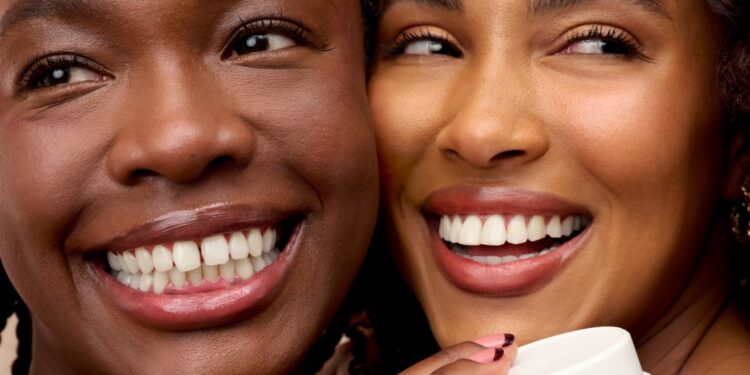 Avon anuncia lançamento de hidratante facial com tecnologia para peles pretas e pardas