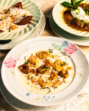 Nayme cria menu de inverno com sopas artesanais e sabores da culinária árabe