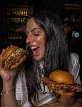 Dois pães, muitos caminhos: a rota dos burgers em Curitiba