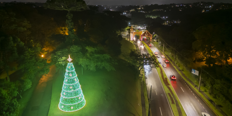 Natal de Curitiba 2026 terá mais de 150 atrações, show de águas e magia da Disney