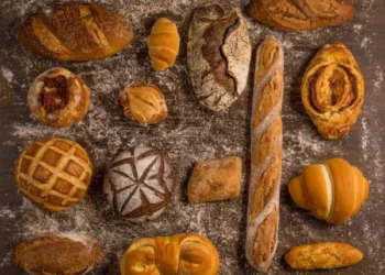 A história do pão, o alimento que atravessou milênios, guerras e mesas pelo mundo inteiro